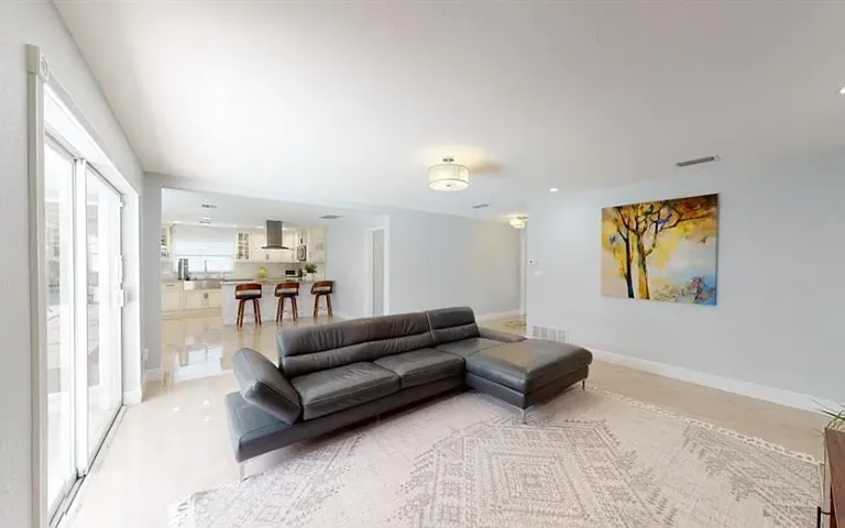2558 Rosery Rd E — Photo 10