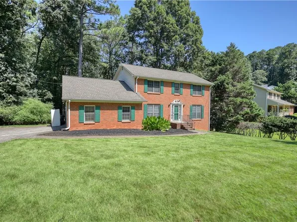 4527 Robie Rd SW, Lilburn, GA 30047