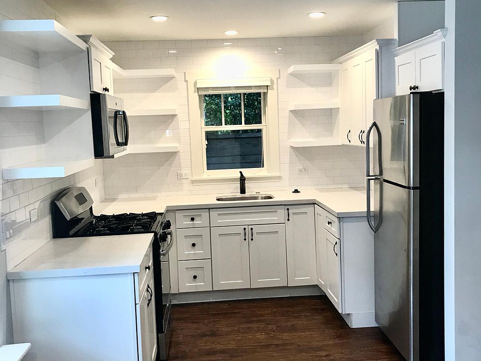 2nd image of 1623 De La Vina St #A