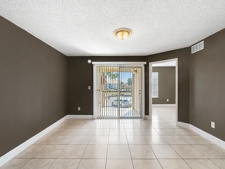 1964 Lake Atriums Cir #160 — Photo 4