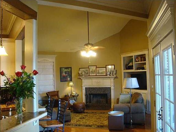 2nd image of 107 Southlake Cir