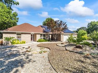 2 Henry Cir, Bella Vista, AR 72715