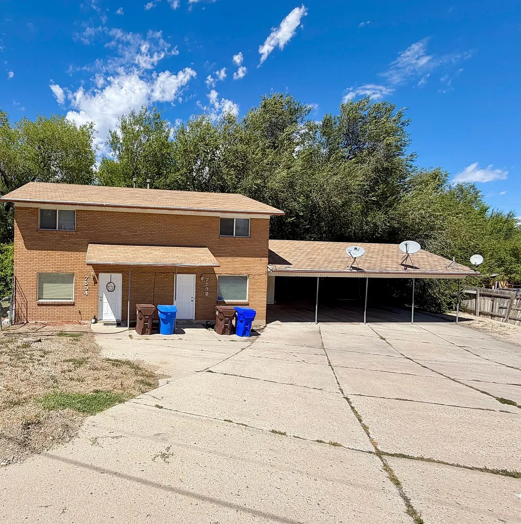 7592-7594 Husky Duplex — Photo 1