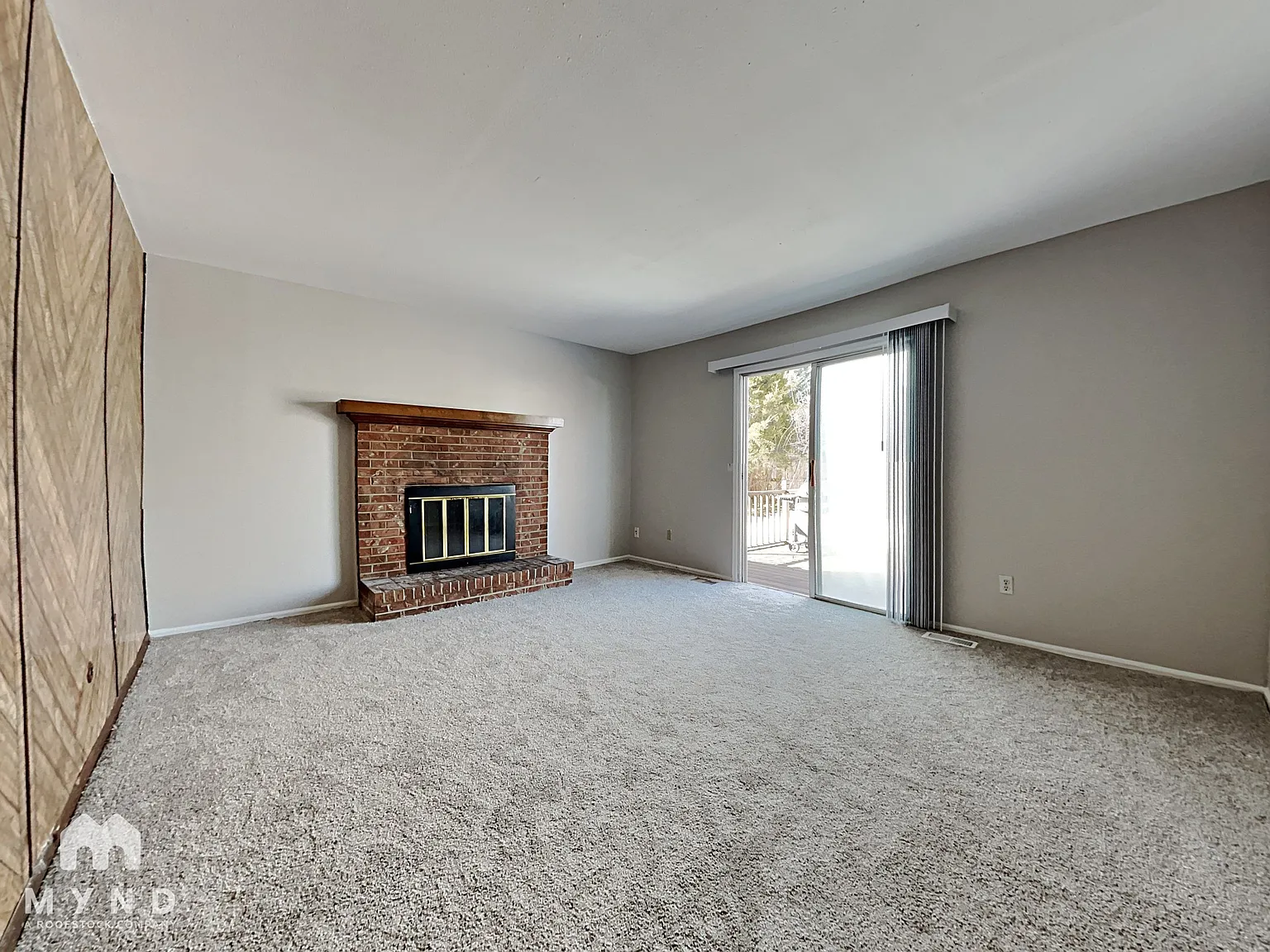 3 bed, 2.5 bath, 1919 sqft, $2,800 — Photo 2