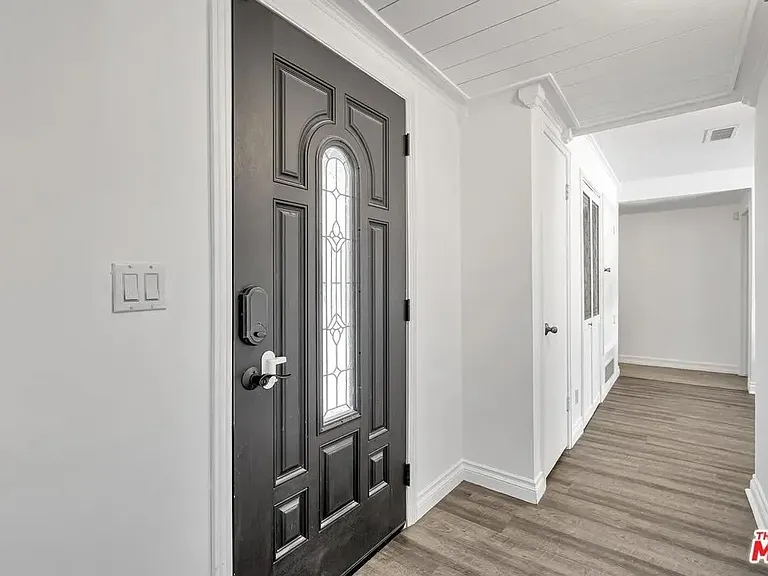 28040 Ermine Pl — Photo 8