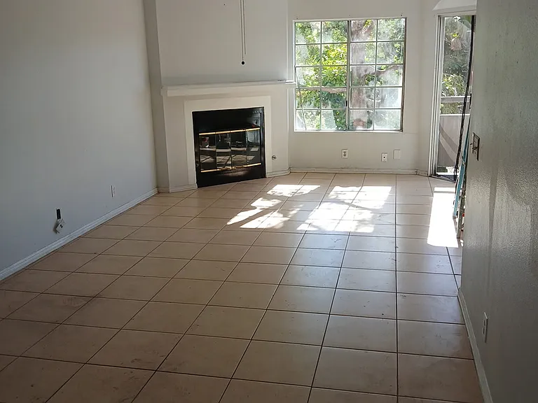 707 W 4th St #7 — Photo 10