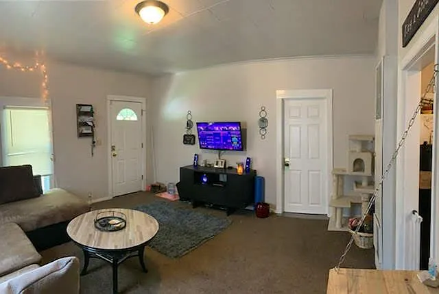 1560 SE Oak St — Photo 2