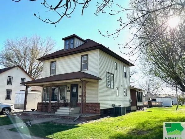 121 4th Ave NW, Le Mars, IA 51031