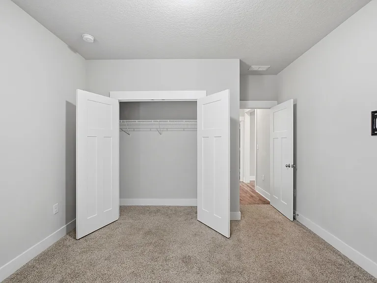 425 Pemberton Ln — Photo 23