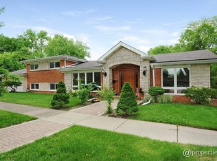 430 Wilshire Dr E, Wilmette, IL