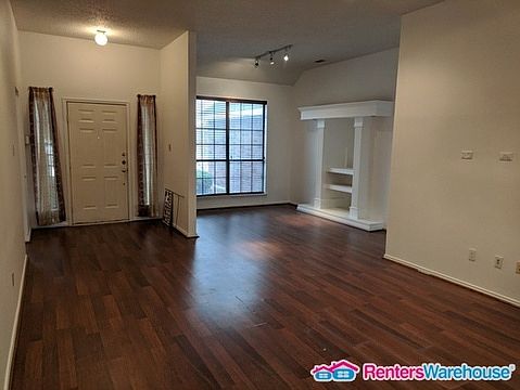 3rd image of 320 Loma Alta Dr