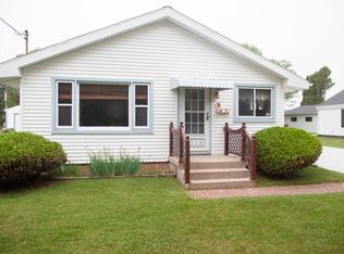 2118 S 11th St, Manitowoc, WI 54220