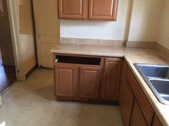 3rd image of 1342 Oak Grove Ave