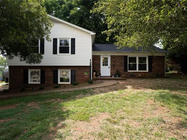 123 Regal Cir, Mooresville, NC 28117