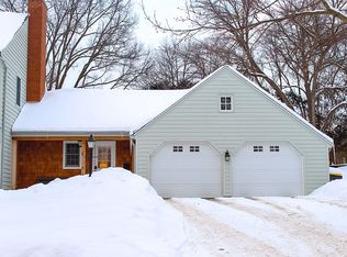 2032 Ridgeway Dr, Iowa City, IA 52245