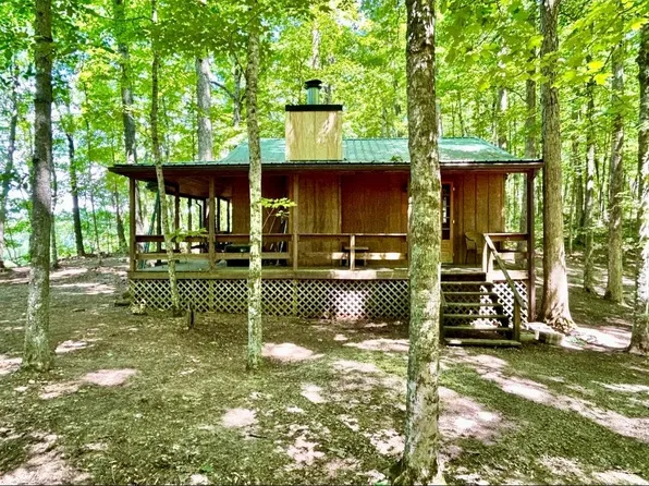 302 Lakeview Ave, Burnside, KY 42519