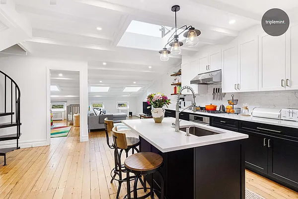 Sold by Triplemint | media 1