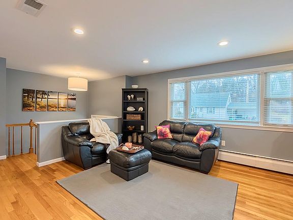 3rd image of 34 Argentine St