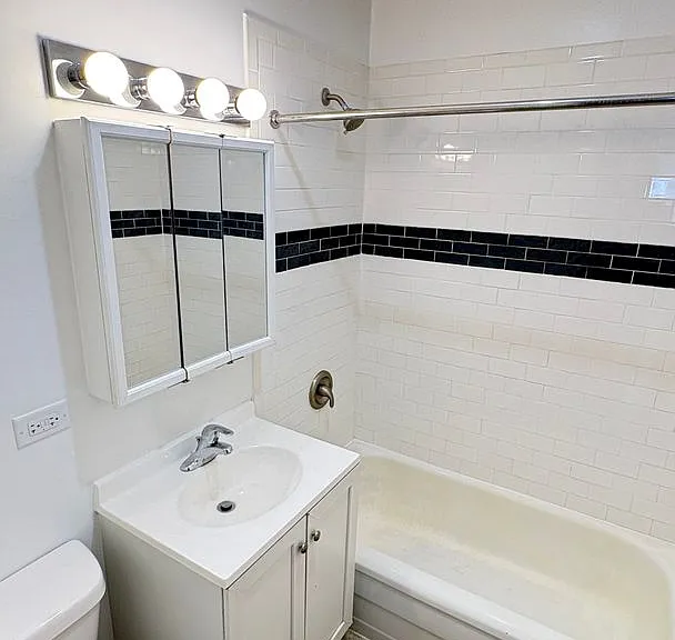 Marquette Apartments — Photo 16
