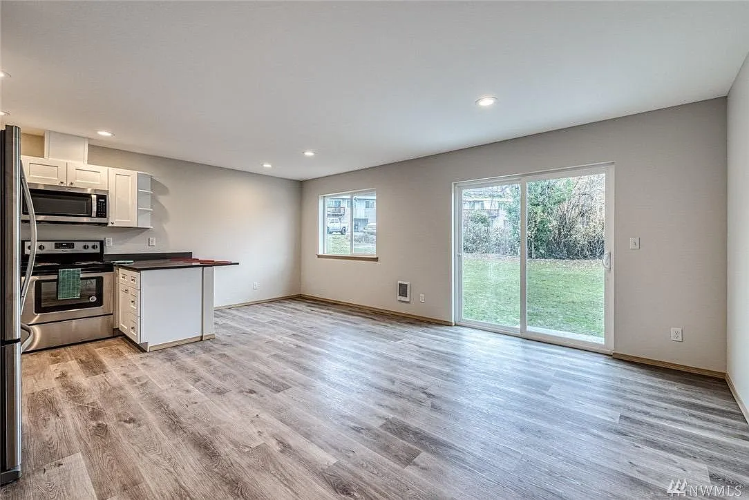 4 bed, 2.5 bath, 1467 sqft, $2,650 — Photo 4