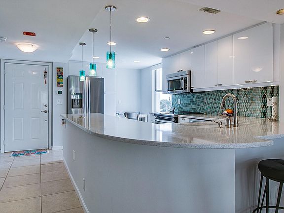 4th image of 3901 S Flagler Dr APT 606