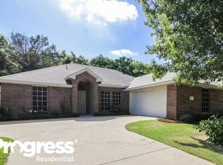 551 Saddlebrook Dr, Lancaster, TX 75146