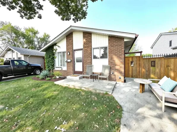 3217 Aurora Dr, Windsor, ON N8R 1Y9
