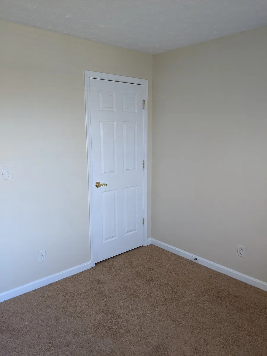 Building Photo - 10500 Chariot Run Ct #204