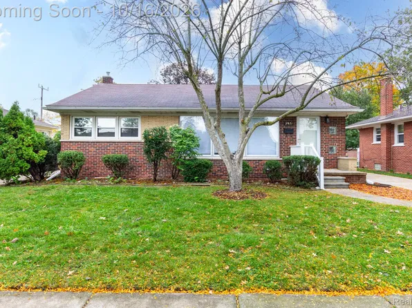 2971 Syckelmoore St, Trenton, MI 48183