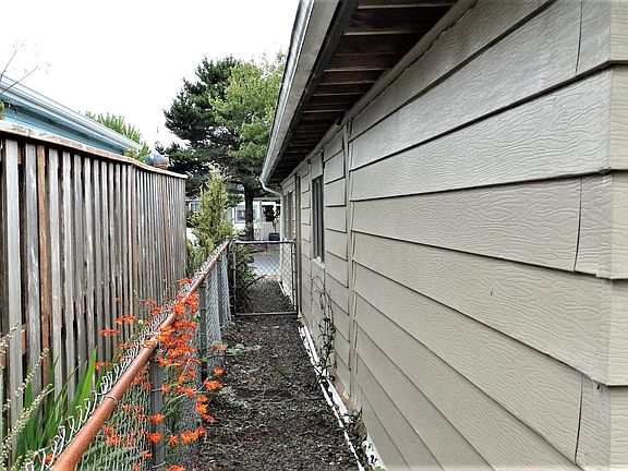 4th image of 3316 NE Avery St