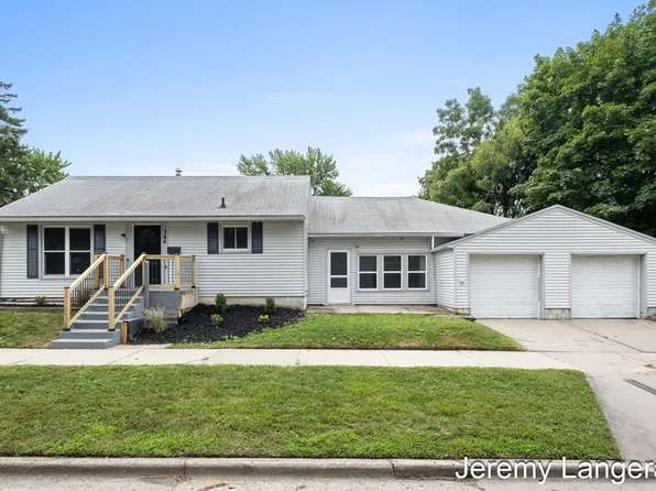 744 Curtis St NE, Grand Rapids, MI 49505