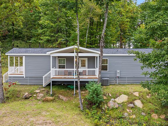 3rd image of 725 Ridge Crest Lane