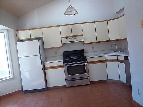 3rd image of 12 Mayer Dr #12