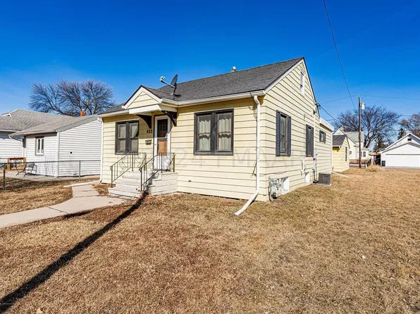 433 15th Ave S, Fargo, ND 58103