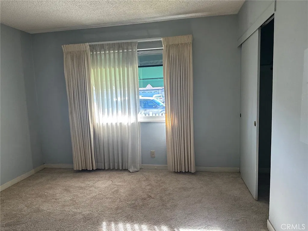 3 bed, 1.5 bath, 1264 sqft, $3,800 — Photo 3