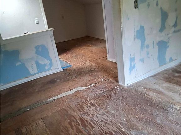 2nd image of 3773 Globe Ave