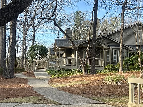 2nd image of 605 Country Park Dr SE #605