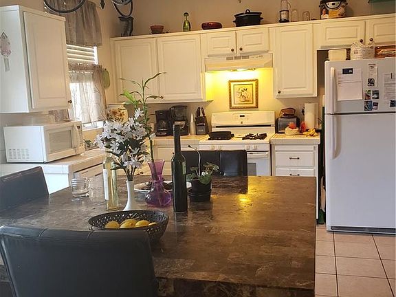 5th image of 1089 Sweeping Vine Ave