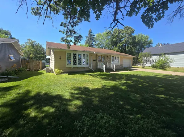 614 W 1st St, Shawano, WI 54166