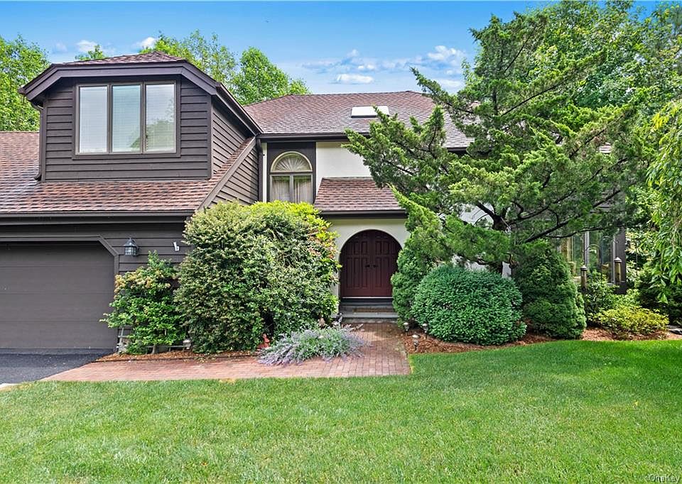 1st image of 38 Cotswold Dr