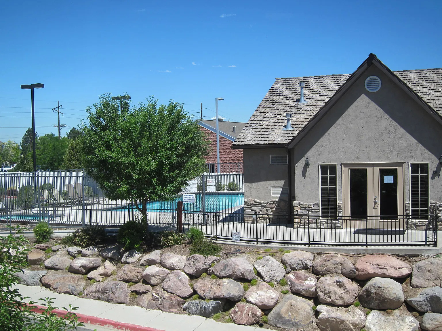 2 bed, 2.5 bath, 1800 sqft, $2,450 — Photo 4