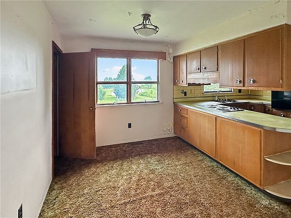 5th image of 4101 Glades Pike