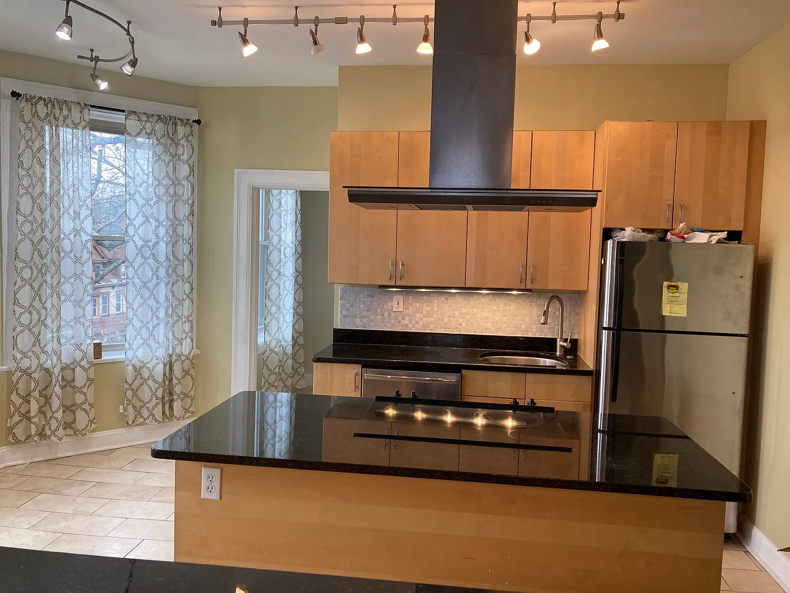 3 bed, 1400 sqft, $2,000 — Photo 4