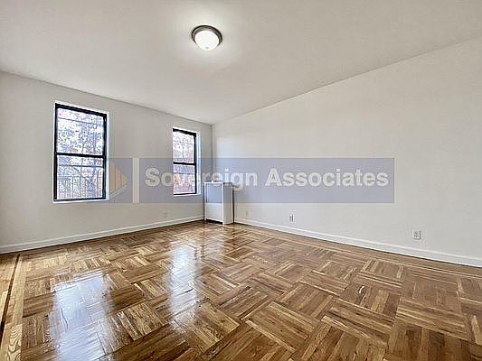 4th image of 44 Bennett Ave #6A