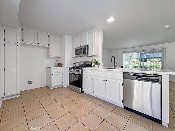 3rd image of 1365 Crafton Ave