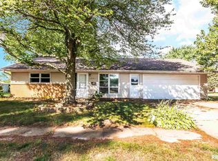 1621 Parish Ave, Pekin, IL 61554