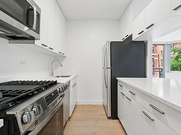 3rd image of 500 W 43rd St APT 4G