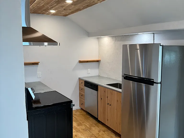 505 Stover St — Photo 3