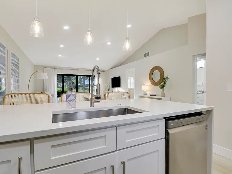 523 Club Dr — Photo 12