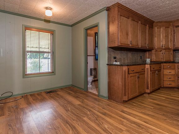 3rd image of 201 Pellerin St